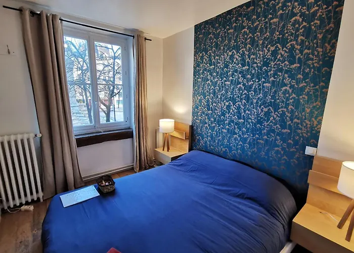 & ! 3 Bedrooms, 2 Bathrooms 巴黎