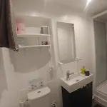 & ! 3 Bedrooms, 2 Bathrooms Apartment Paris