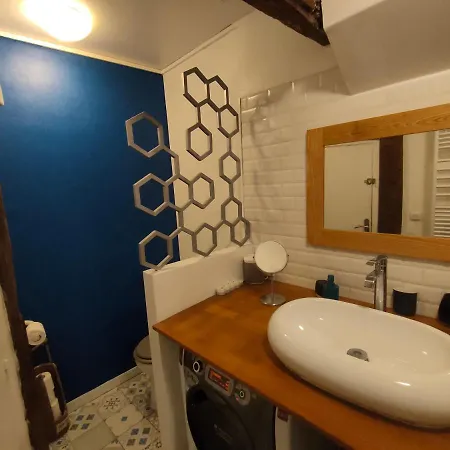 Central&nice ! 3 Bedrooms, 2 Bathrooms
