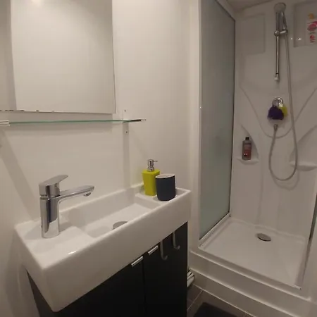 Central&nice ! 3 Bedrooms, 2 Bathrooms *