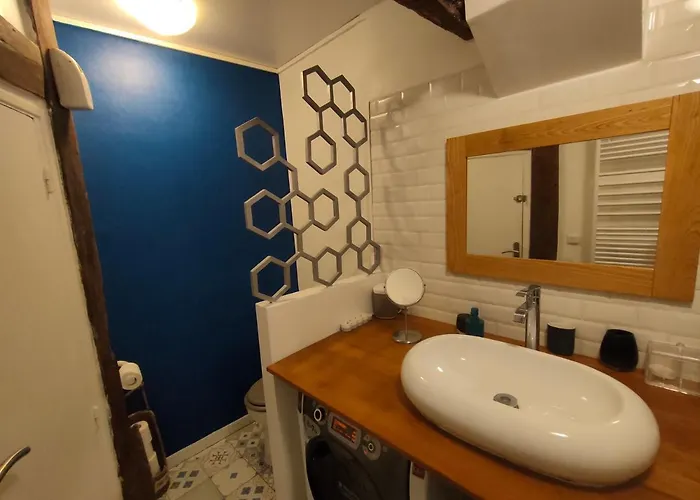 & ! 3 Bedrooms, 2 Bathrooms