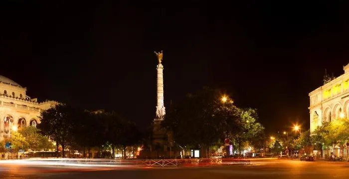 & ! 3 Bedrooms, 2 Bathrooms Apartment *