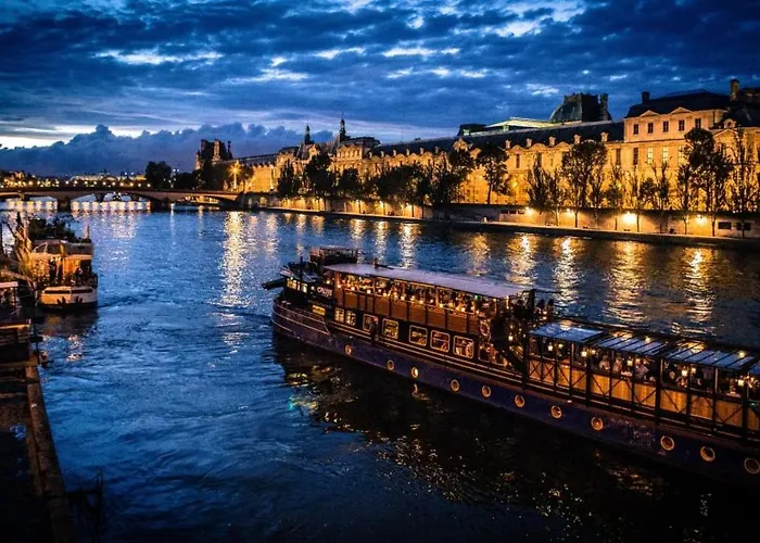 & ! 3 Bedrooms, 2 Bathrooms Apartment Paris