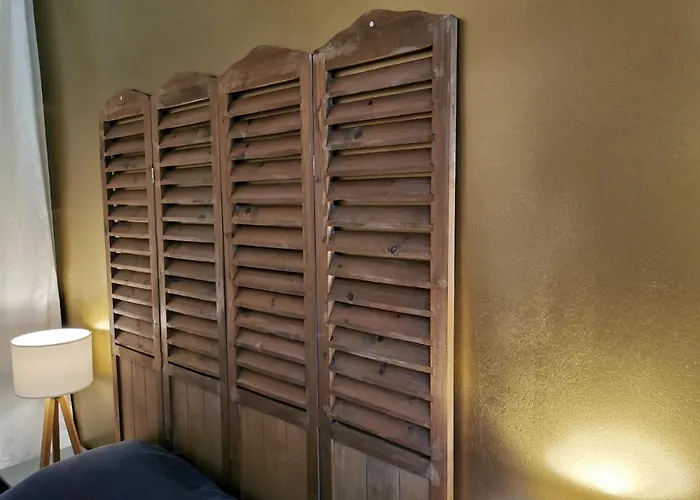 & ! 3 Bedrooms, 2 Bathrooms Apartment Paris