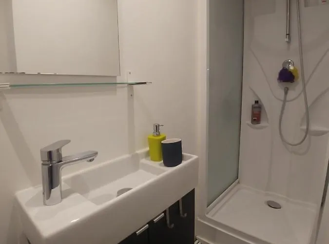 & ! 3 Bedrooms, 2 Bathrooms *