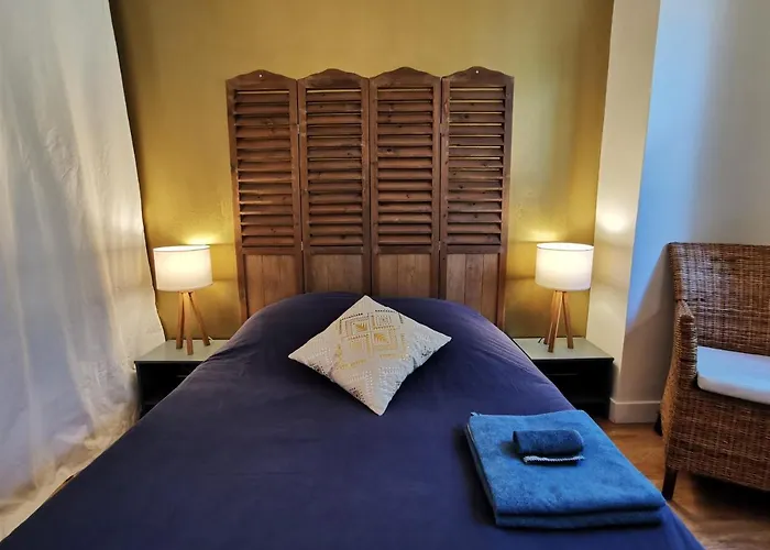 & ! 3 Bedrooms, 2 Bathrooms Apartment *