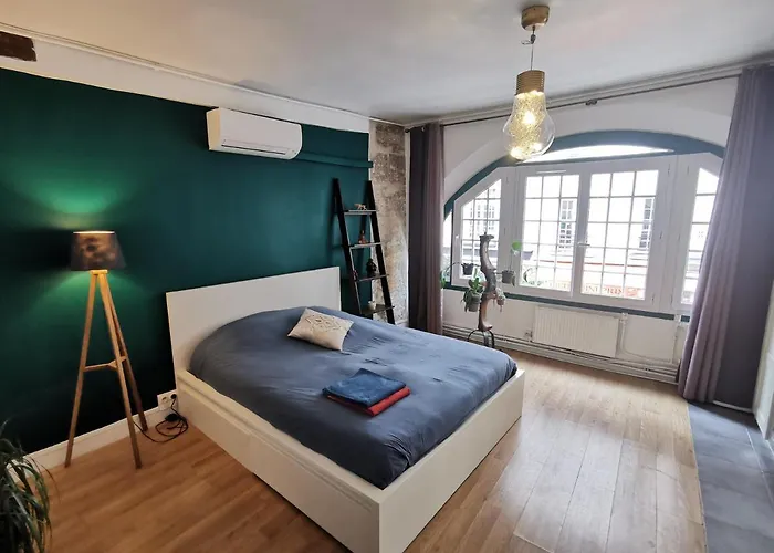 & ! 3 Bedrooms, 2 Bathrooms *