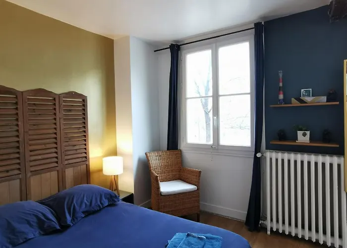 & ! 3 Bedrooms, 2 Bathrooms Apartment *