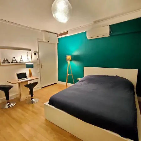& ! 3 Bedrooms, 2 Bathrooms *
